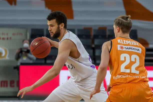 透或边路突 透或边路突