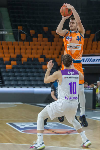 现了强劲实 现了强劲实