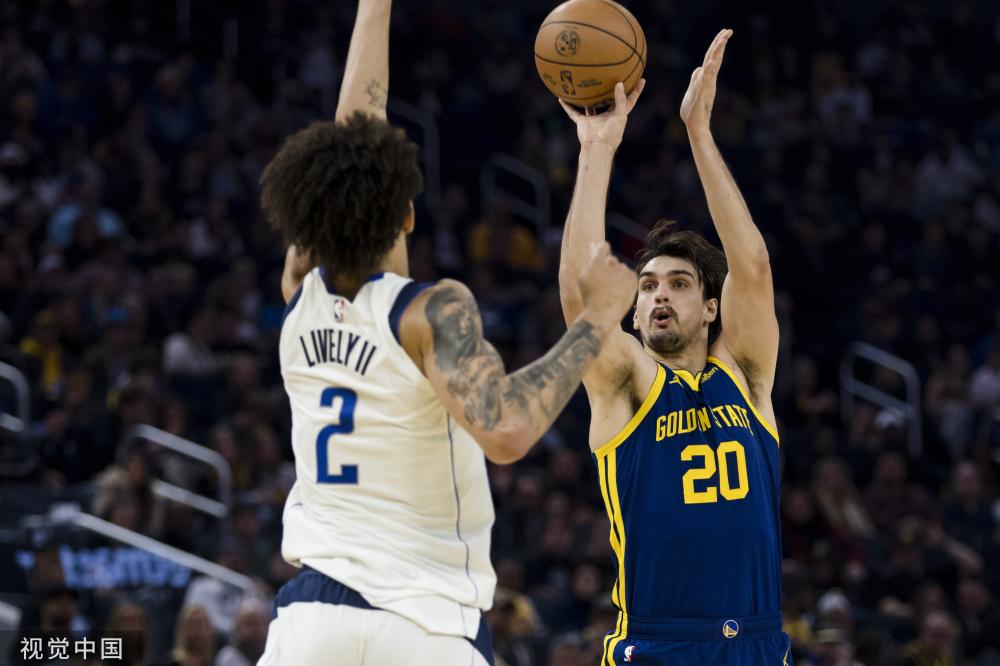 而库里以他 而库里以他