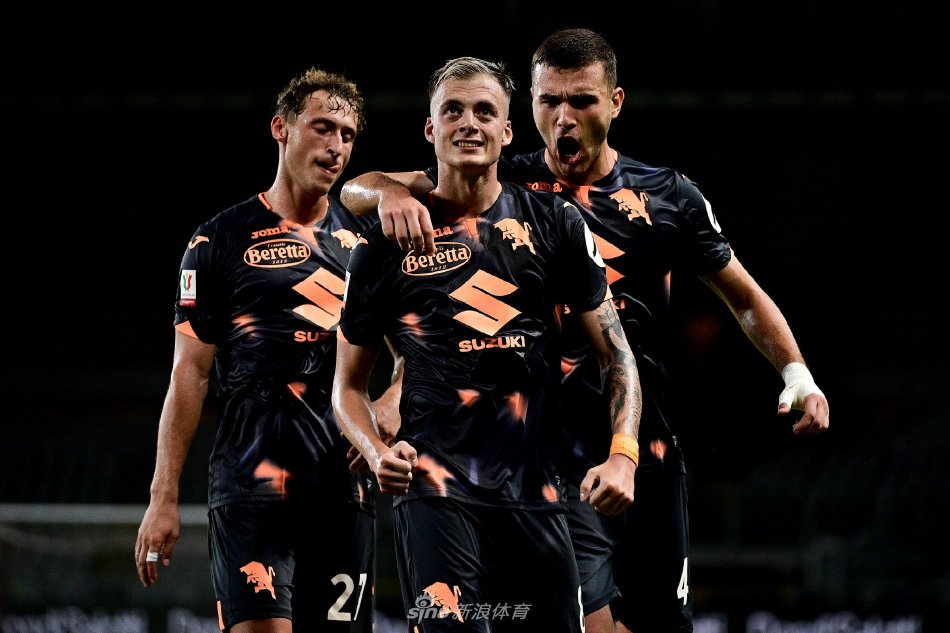 记者：居莱尔外租费内巴切的报道不实，球员想在皇马取得成功